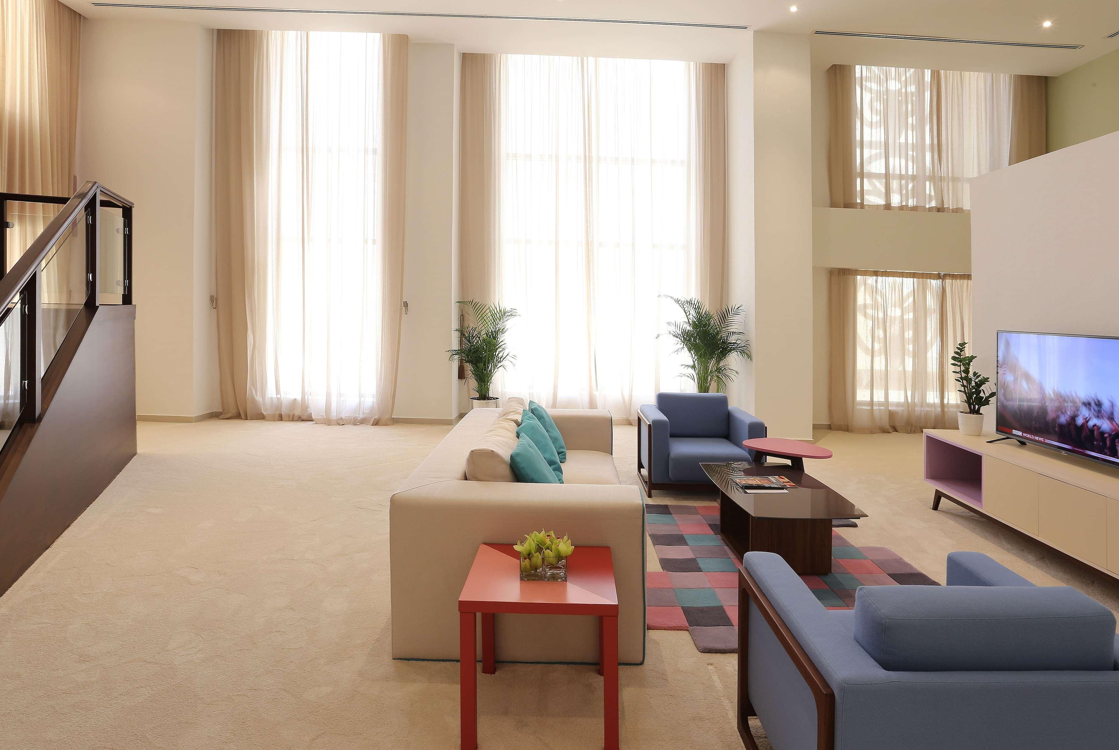 Ramada Hotel, Suites And Apartments By Wyndham Dubai Jbr Exterior foto